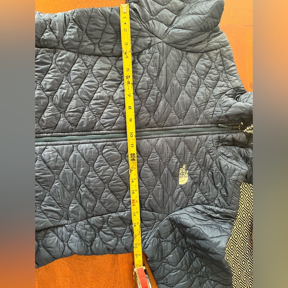 North Face Thermoball Winter Jacket - Picture 8 of 8